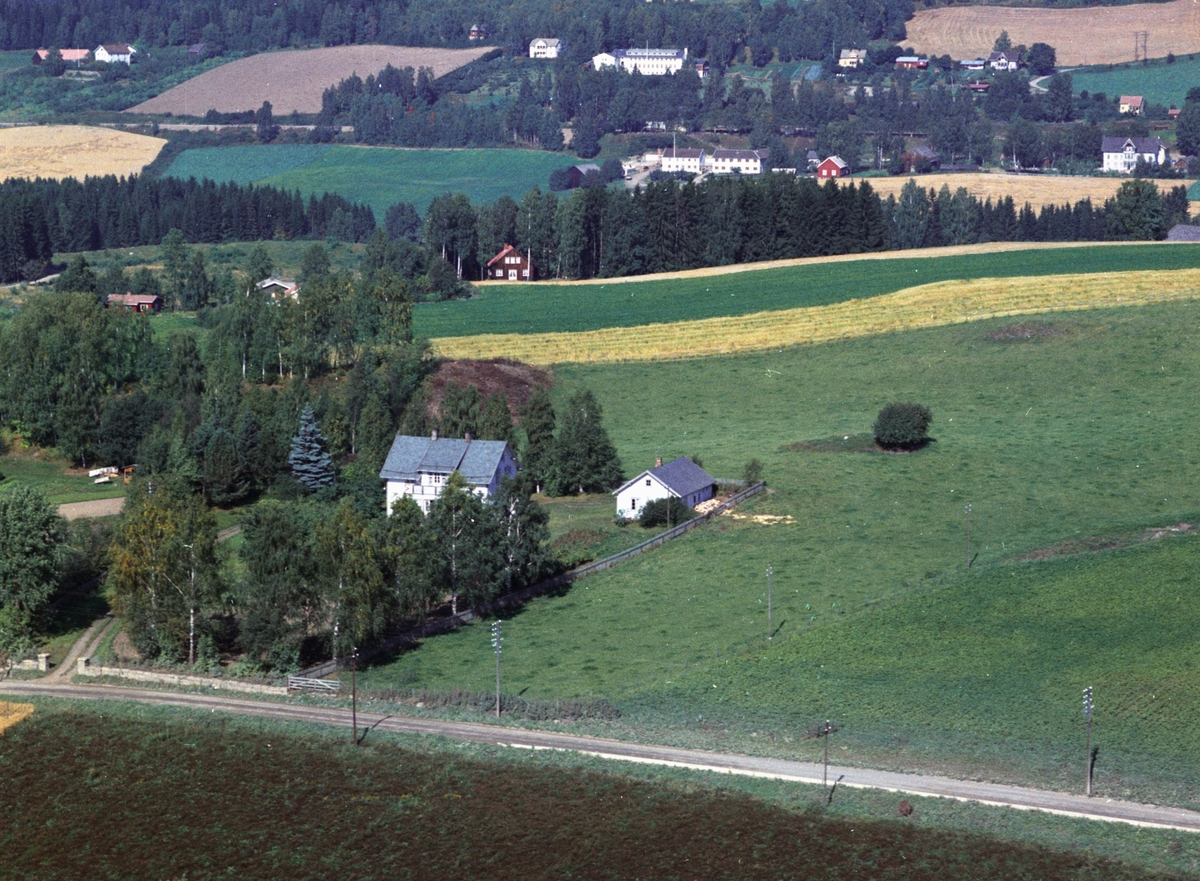 Widerøes Flyveselskap A/S, Flyfoto, Bastubakken, Åshøgda, Ringsaker.