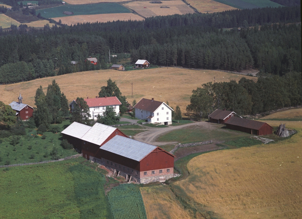 Widerøes Flyveselskap A/S, Flyfoto, Ulven gard med Dæli, Åshøgda, Ringsaker.