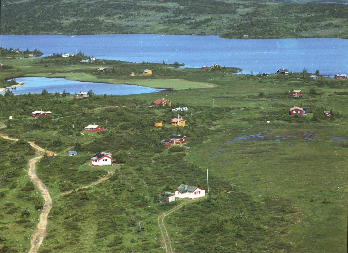 Widerøes Flyveselskap A/S, Flyfoto, Nordseter, Lillehammer, hyttebebyggelse ved Nevelvatnet.