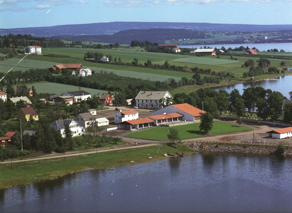 Widerøes Flyveselskap A/S, Flyfoto, Tingnes, Klokkergården, Nes, Hedmark.