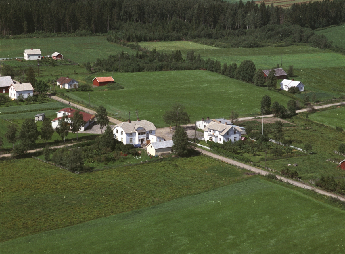 Widerøes Flyveselskap A/S, Flyfoto, Myhrstajet, landhandel, Bekkevoldsmia, Nes, Hedmark.