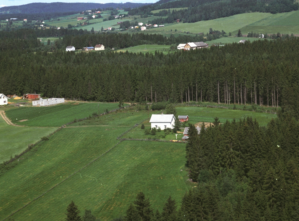 Widerøes Flyveselskap A/S, Flyfoto, småbruk, Mølstadmoen, Nes, Hedmark.