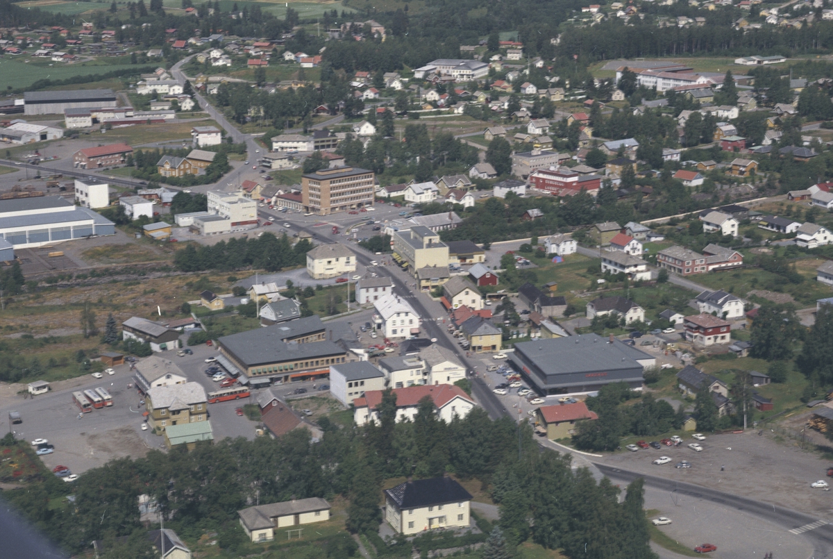 Widerøes Flyveselskap A/S, Flyfoto, Brumunddal sentrum, Ringsaker.