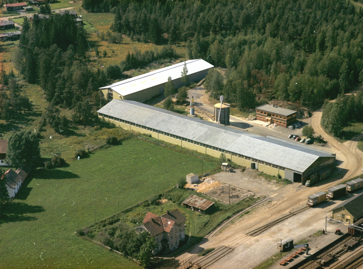 Widerøes Flyveselskap A/S, Flyfoto, Laminator A/S, Moelven Limtre A/S etablert 1959/60. Moelven Brug A/S.