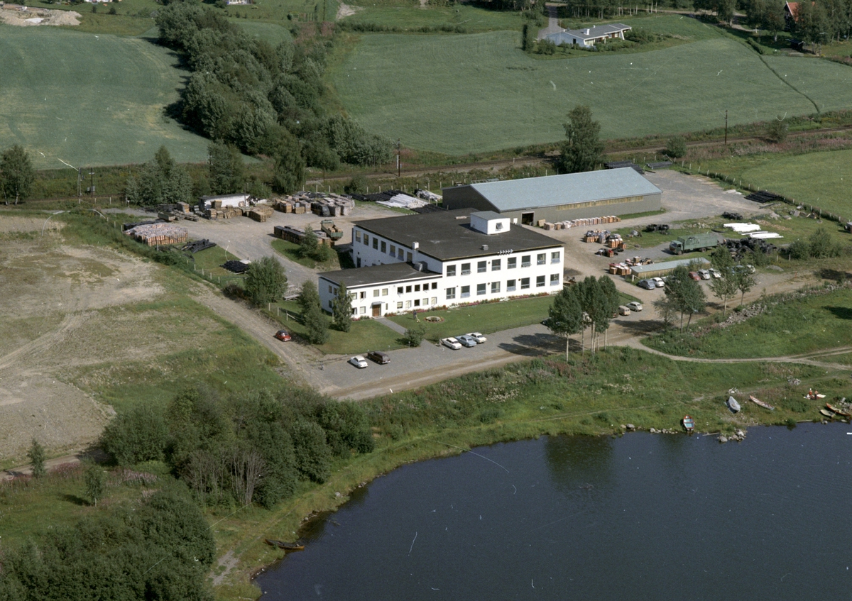 Widerøes Flyveselskap A/S, Flyfoto, Stela plastfabrikk, Nerkvern, Brumunddal, Ringsaker.