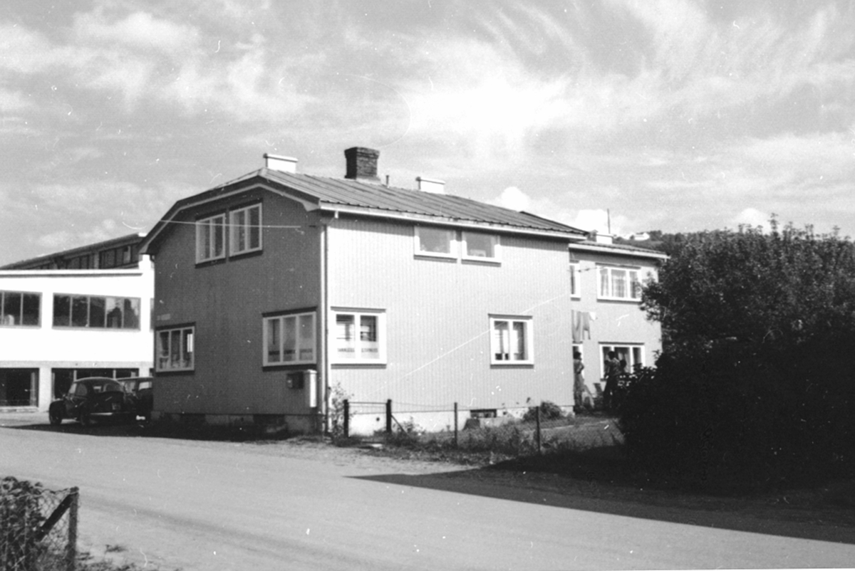Anno Domkirkeodden, Eksteriør, hus i Industrigata, Brumunddal. Revet i forbindelse med ny veg. Tannlege Thyness hadde kontor her.