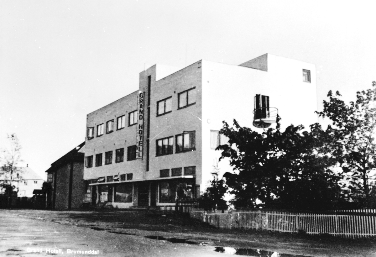 Anno Domkirkeodden, Eksteriør, Grand Hotell, Ringsakervegen, Brumunddal.