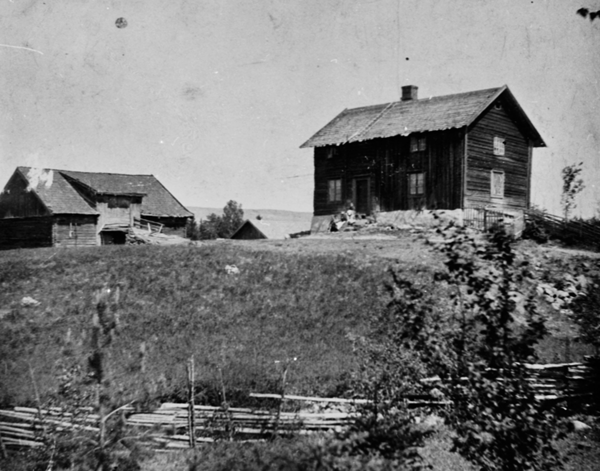 Anno Domkirkeodden, Faråsen gard, Veldre, Ringsaker. Gården tilhørte Nils og Karen Faraasen.