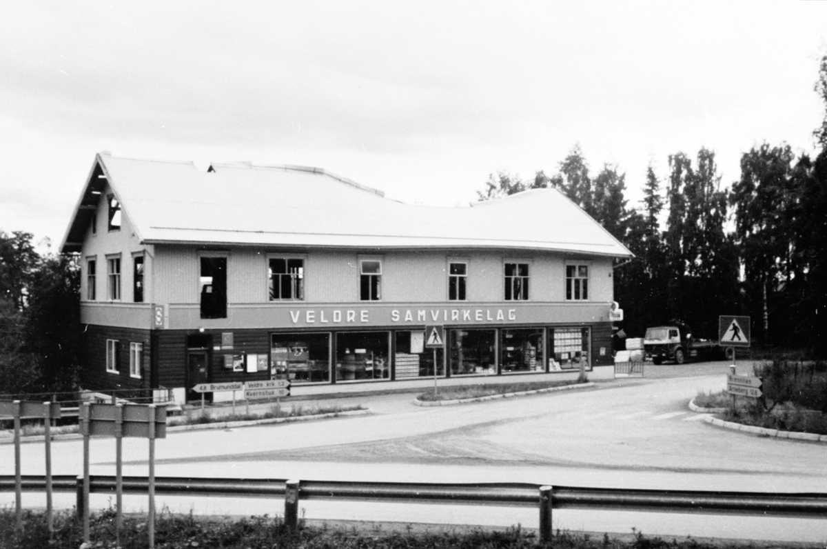 Anno Domkirkeodden, Eksteriør, Veldre Samvirkelag, Byflaten, Ringsaker. Ombygging til 1 etasje.