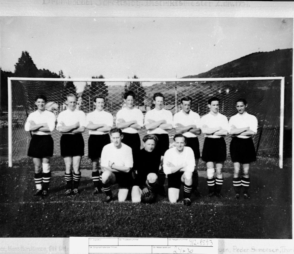 Anno Domkirkeodden, Fotballag, Brumunddal Idrettslag, distriktsmester 2.divisjon 1951. Fra v: K. Thoresen, A. Børkesveen, J. Sandvold, 2 r: S. Simensen, H. Nordsveen, A. Alfstad, R. Hovelstuen, L. Alfstad, J. Hovelstuen, P. Simensen, T. Andersen.
