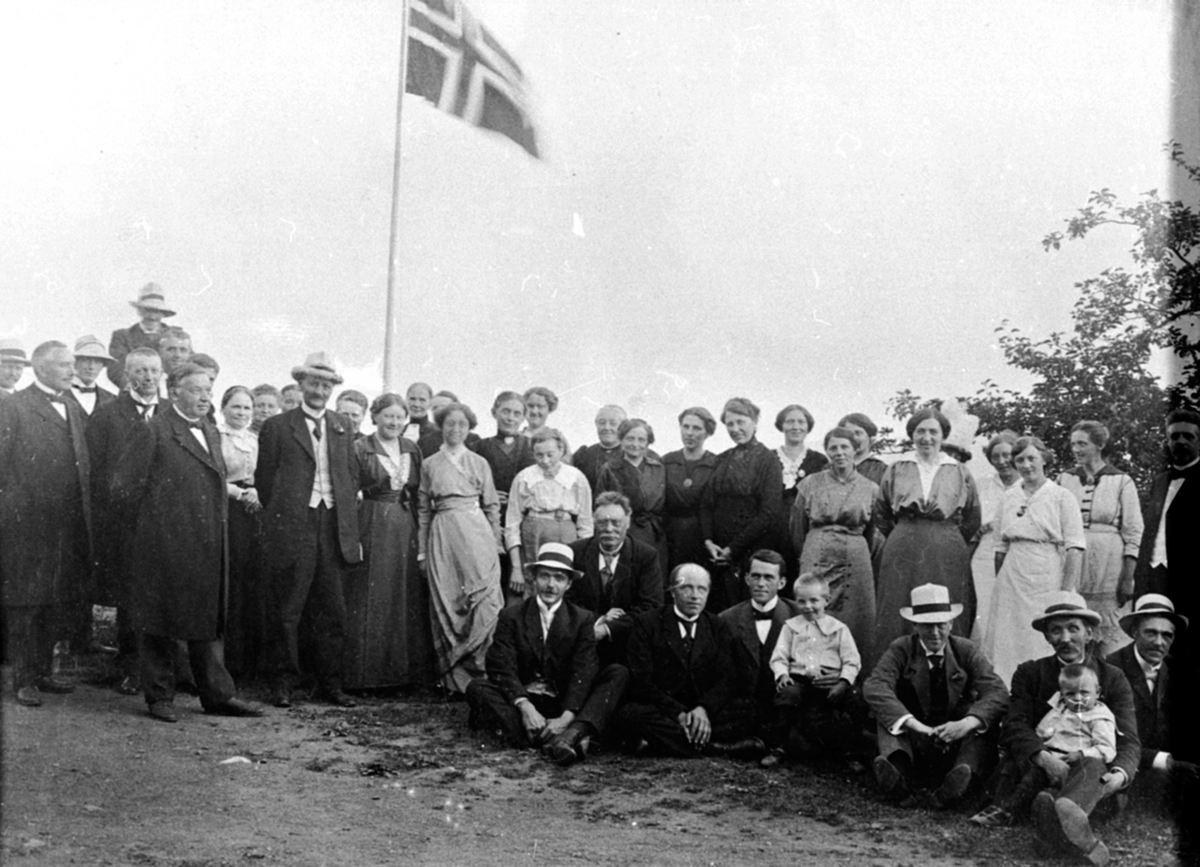 Anno Domkirkeodden, Barnedåp til Helene Ensby, Tømten gård, Ringsaker. Se reg. skjema for navn.