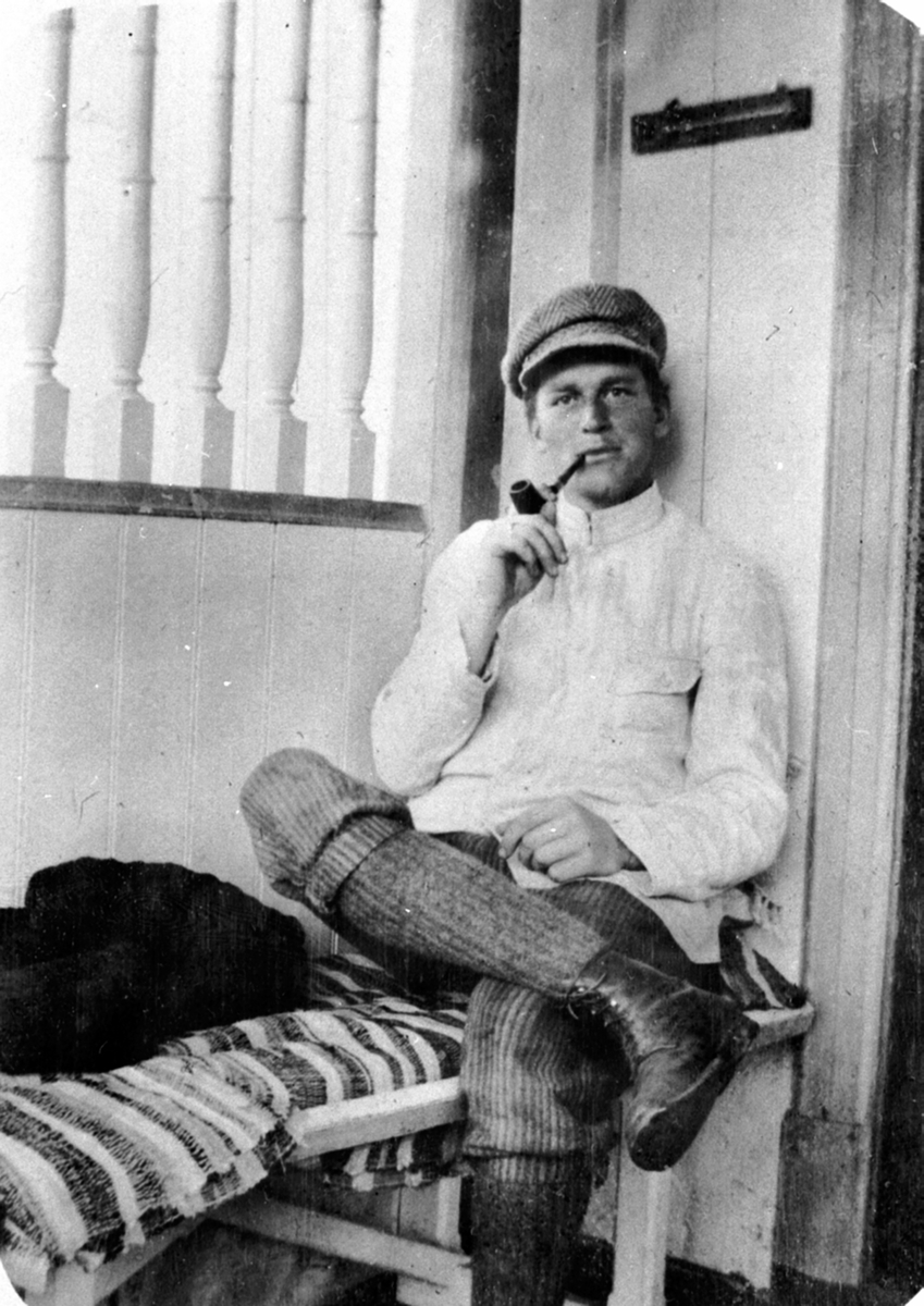Anno Domkirkeodden, Gardbruker Haakon Simenstad. Drev gården Simenstad, Veldre, Ringsaker i perioden 1913-1947.
