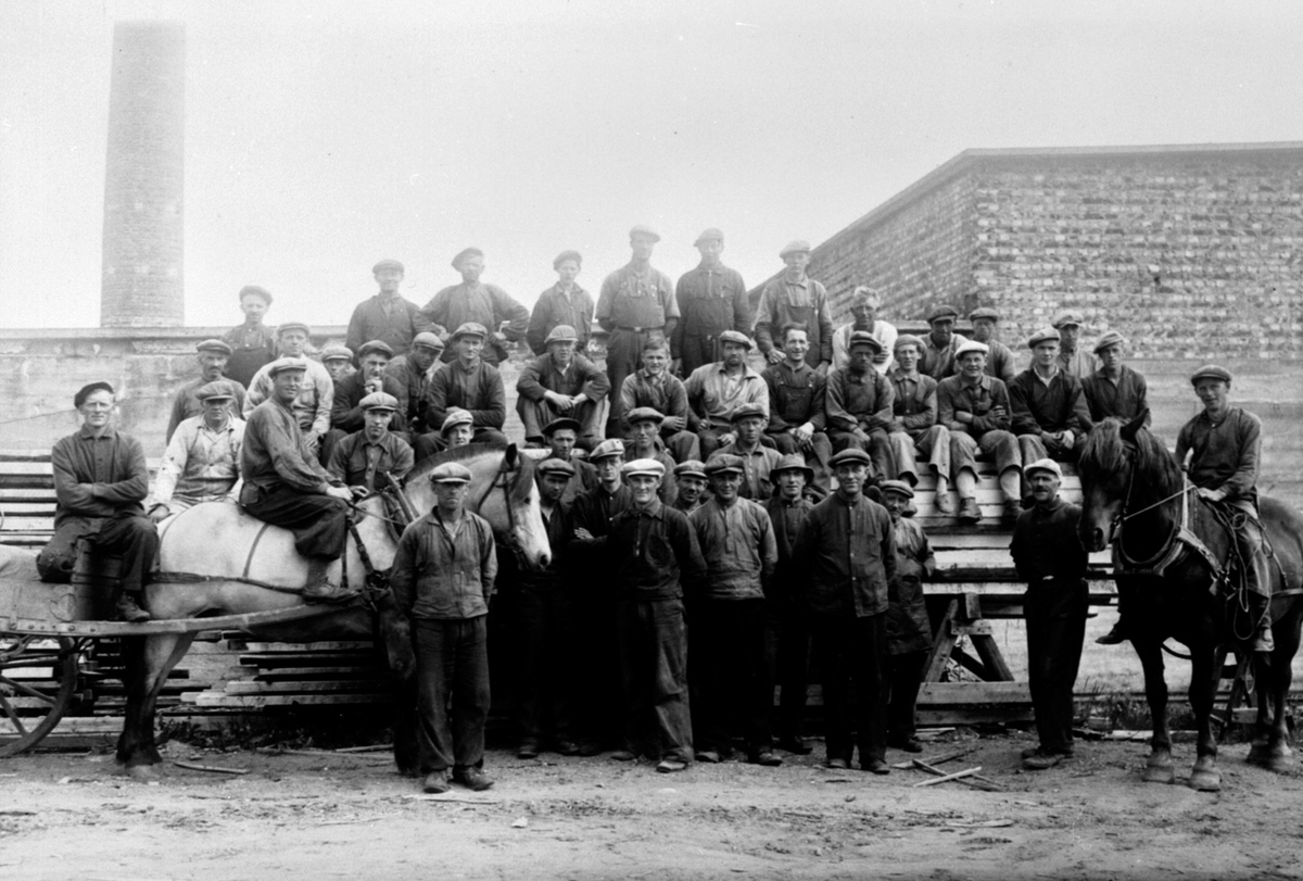 Anno Domkirkeodden, Stor gruppe arbeidere fra Berger Langmoen AS, Brumunddal. Se reg. skjema for navn. Se også 0412-16101.