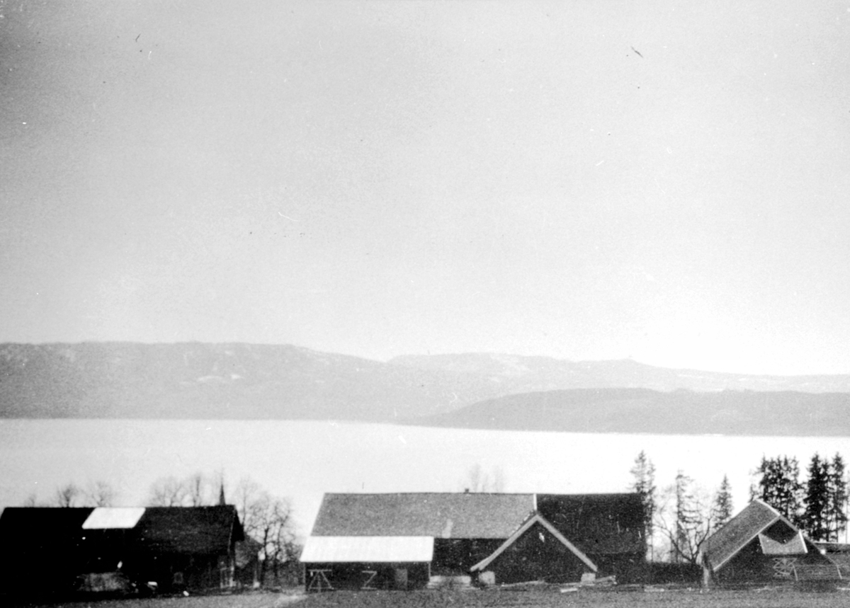 Anno Domkirkeodden, De gamle uthusa på Hovelsrud, Helgøya.