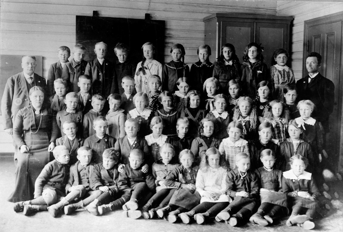 Anno Domkirkeodden, Elever og lærere ved Fagernes skole, Næroset, Ringsaker. Se reg. skjema for navn.