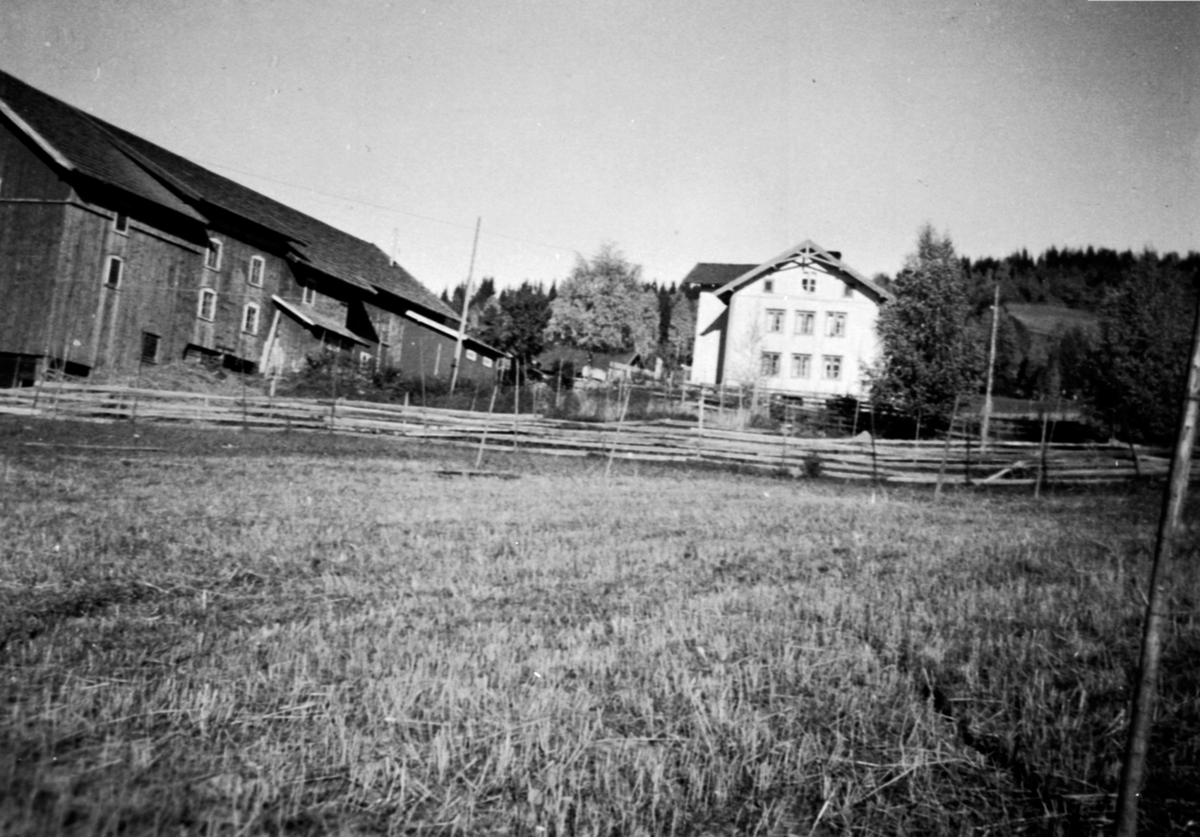 Anno Domkirkeodden, Gardstunet på Bårdseth nedre, Næroset, Ringsaker.
