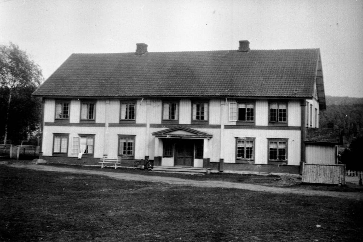 Anno Domkirkeodden, Eksteriør, gardsbruk, hovedbygningen på Mo gård, Moelv.