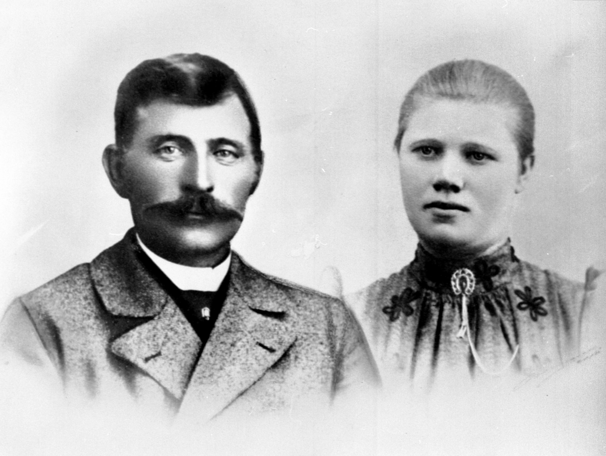 Anno Domkirkeodden, Ekteparet Martin Kristiansen Dæhlin (1858-1937 og kona Anna Larsdatter Dæhlin f.1870. De bygde opp "nye" Roset, Helgøya. Han var tømmermann.