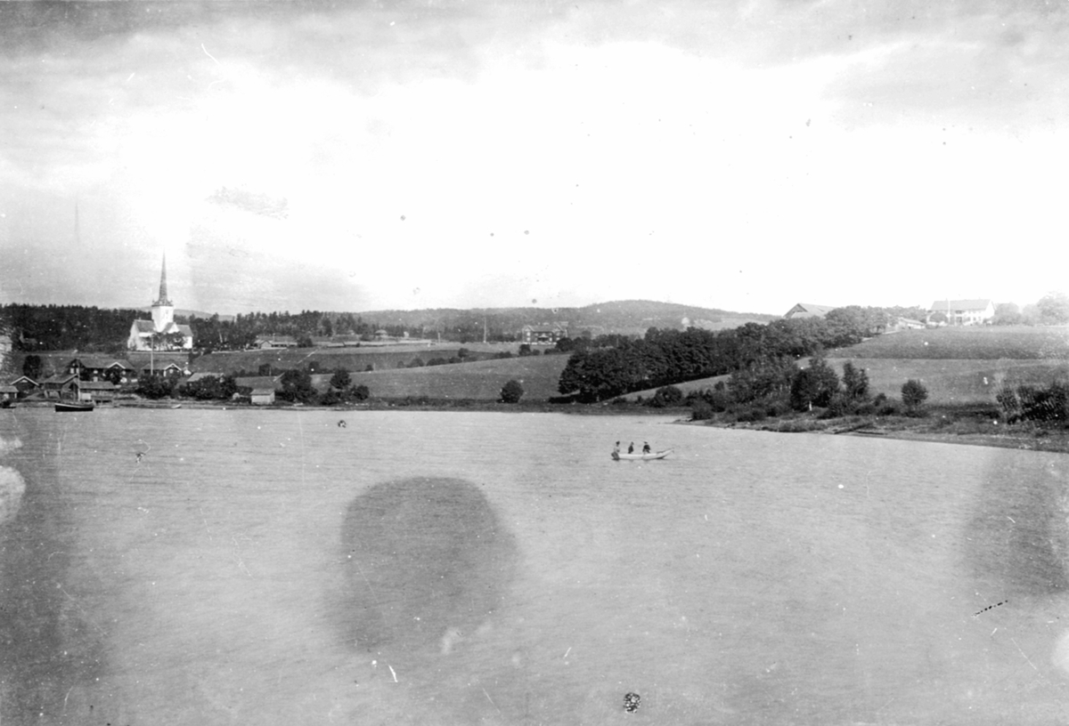 Anno Domkirkeodden, Utsikt mot Ringstrand, Ringsaker kirke, Tingvang og Ringsaker lille. Sett fra Mjøsa.