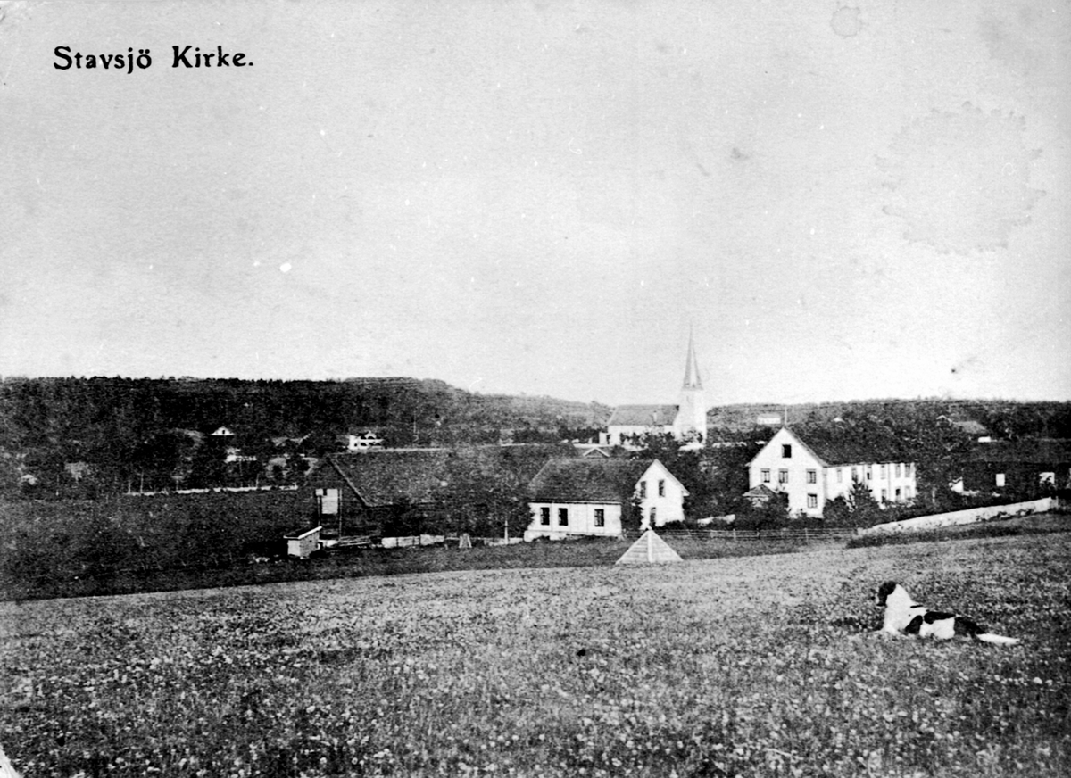 Anno Domkirkeodden, Utsikt mot Stavsjø kirke med Hjelthjelt i forgrunn. Postkort. Stavsjø, Hedmark,