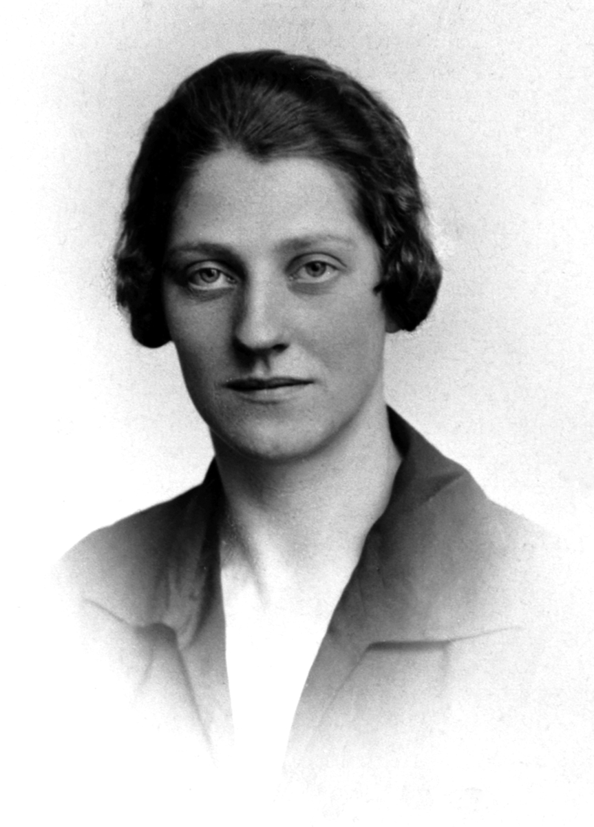 Anno Domkirkeodden, Trine Pedersdatter Hagen f.1904, Røraashagen, Helgøya. Datter til Peder Magnussen og Ingeborg Eriksdatter.