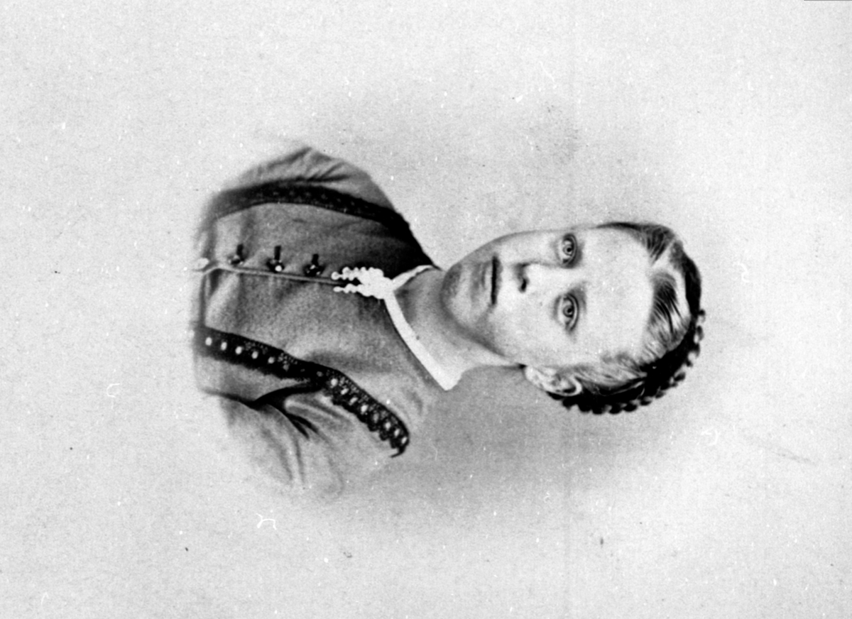 Anno Domkirkeodden, Portrett, Ingeborg Olsdatter Deglum, F:19. 08. 1954 D:28. 02. 1890, Furnes. Gift m/Mathias Johannessen,