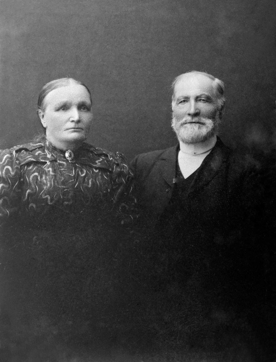 Anno Domkirkeodden, Pernille f.1844 og Kristian Skaugen f.1841, Skaugen øvre, Veldre, Ringsaker.