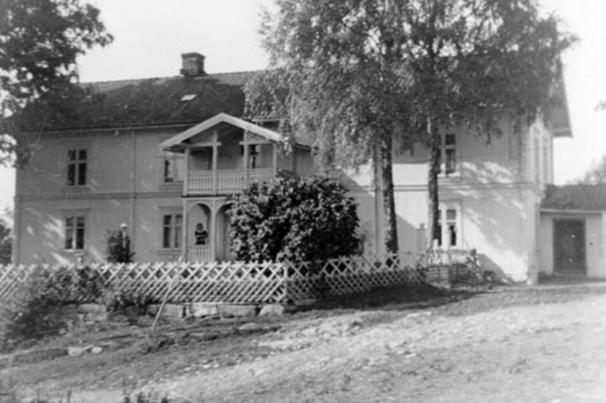 Anno Domkirkeodden, Eksteriør, gardsbruk, hovedbygningen på Huse øvre, Stavsjø, Hedmark.