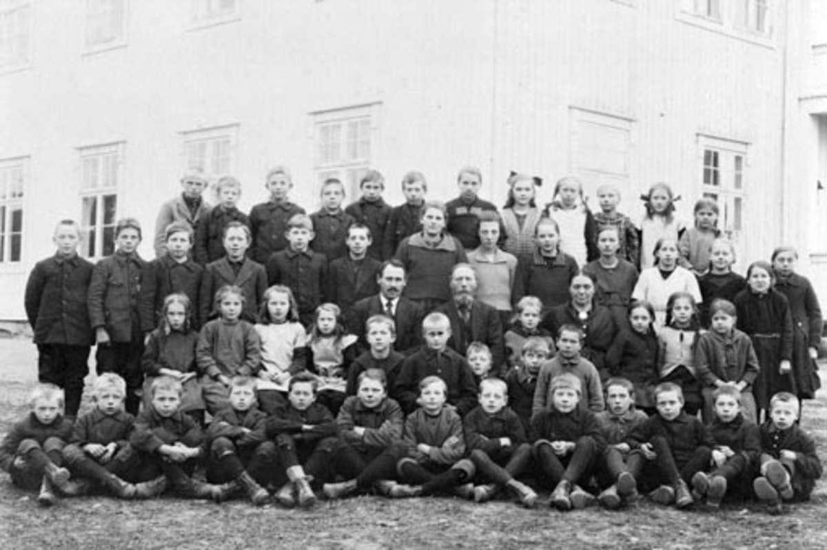 Anno Domkirkeodden, Skoleelever og lærere ved Dæhli skole, Nes, Hedmark.