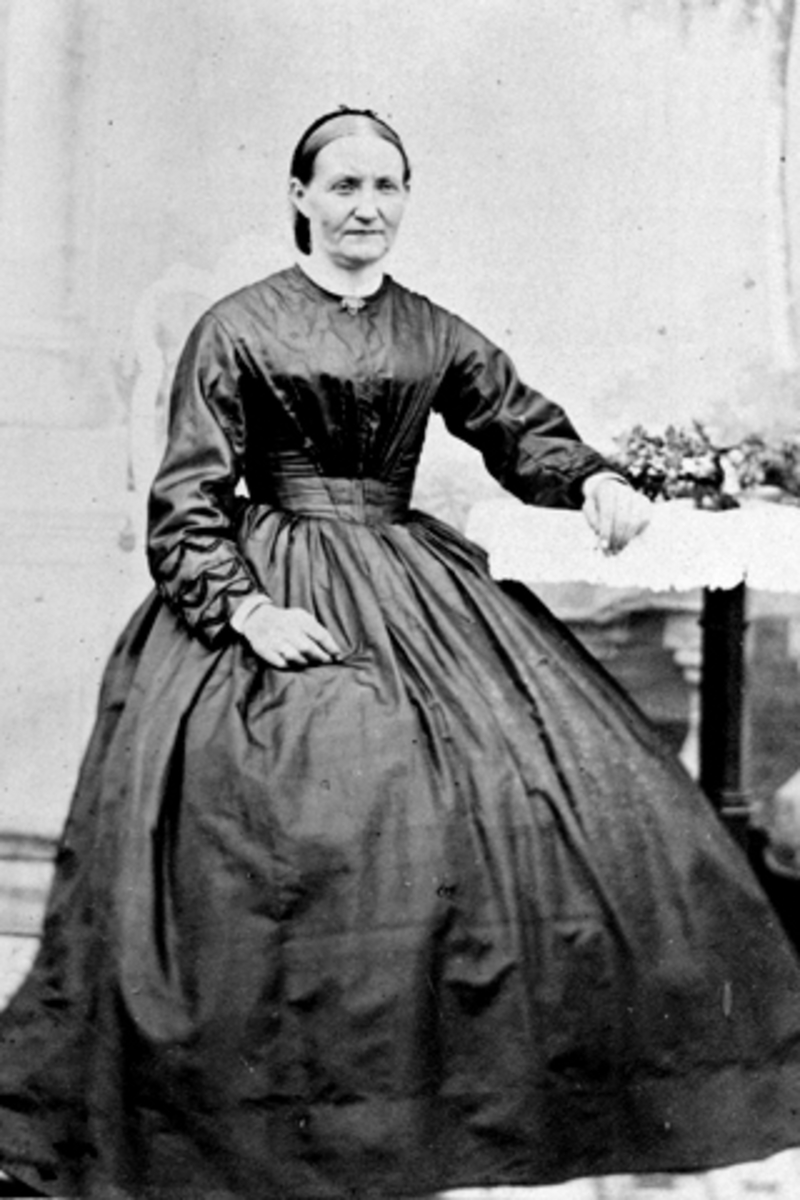 Anno Domkirkeodden, Portrett av Juline Mortensdatter Helgeby (1830-1911). Helgeby, Nes, Hedmark.