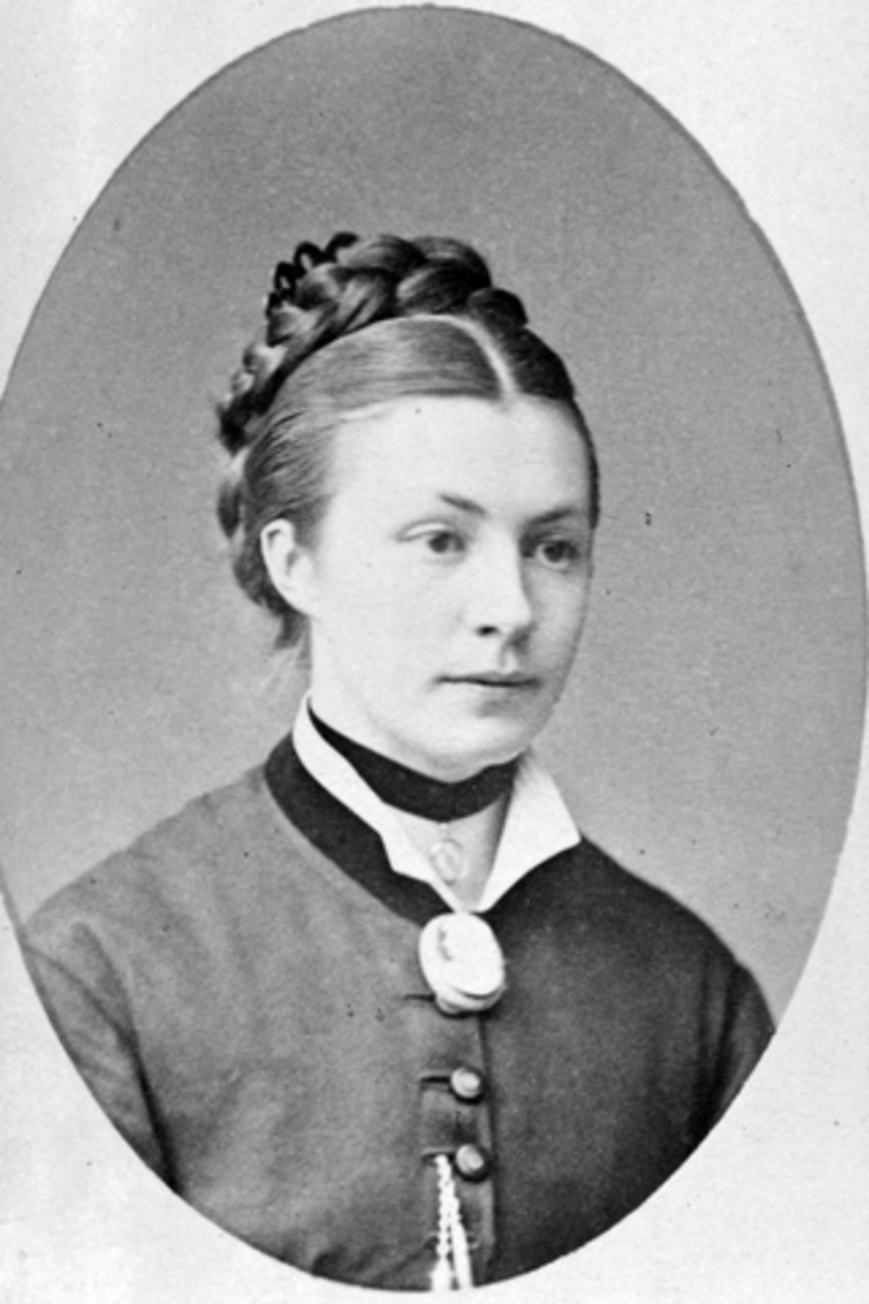 Anno Domkirkeodden, Portrett, Julie Fjelstad F.Hundskjold, Brøttum, Ringsaker.