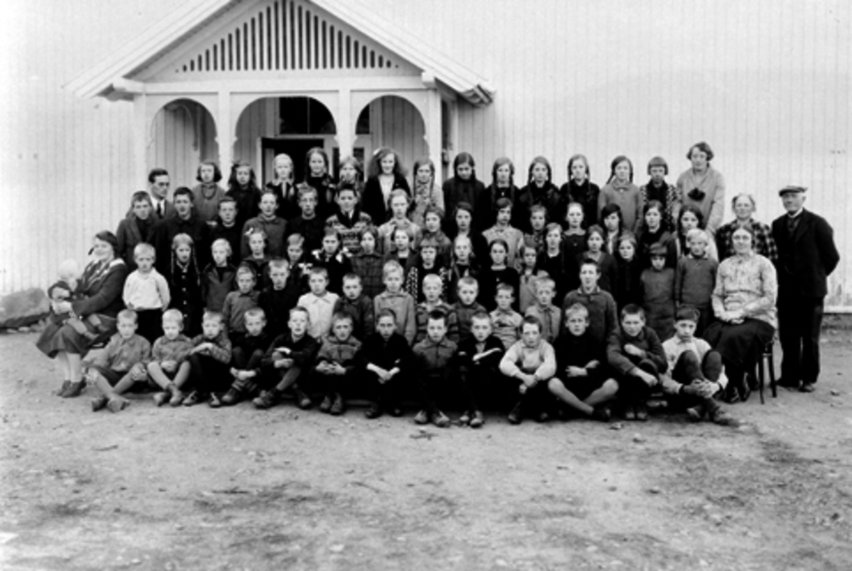 Anno Domkirkeodden, Elever og lærere ved Mauset skole, Brumunddal. Ca. 1928.