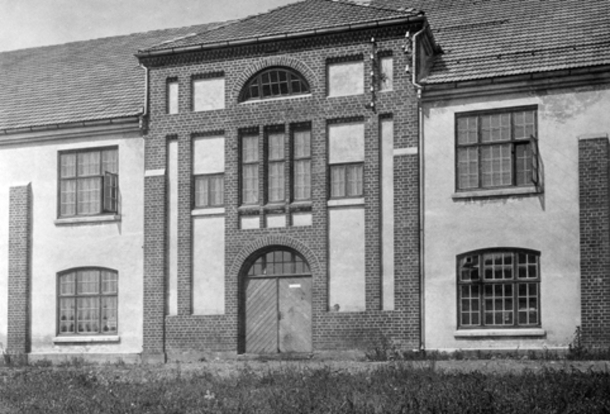 Anno Domkirkeodden, Bruvold mølle, garveriet, lærfabrikken, den nye lærfabrikken sto ferdig i 1925.