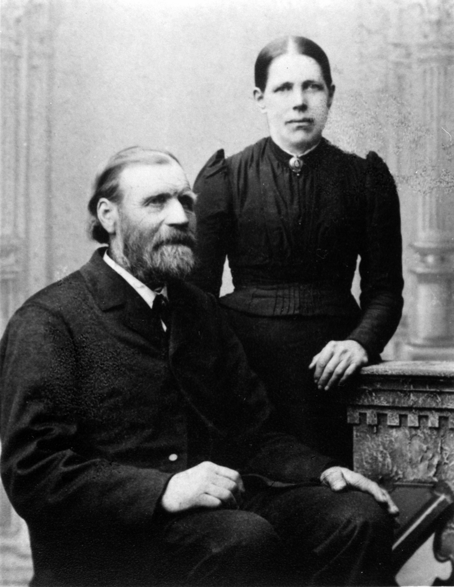 Anno Domkirkeodden, Simen Kristiansen Kjendli (1840-1899) og kone Oline Nilsdatter (F 1837), Kjennli nordre, Nes, Hedmark.
