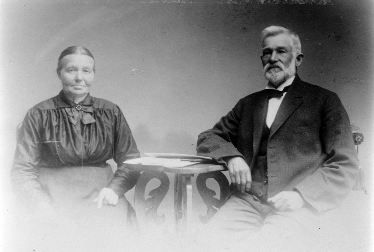 Anno Domkirkeodden, Hans Børresen (1852-1923) og kona Petronelle (1850-1932), Aarvold søndre, Nes, Hedmark.
