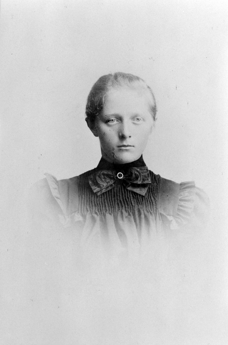 Anno Domkirkeodden, Portrett Syverine Mathiasdatter Hove (1881-1965), Hove øvre, Nes, Hedmark. Født Kaulum vestre.