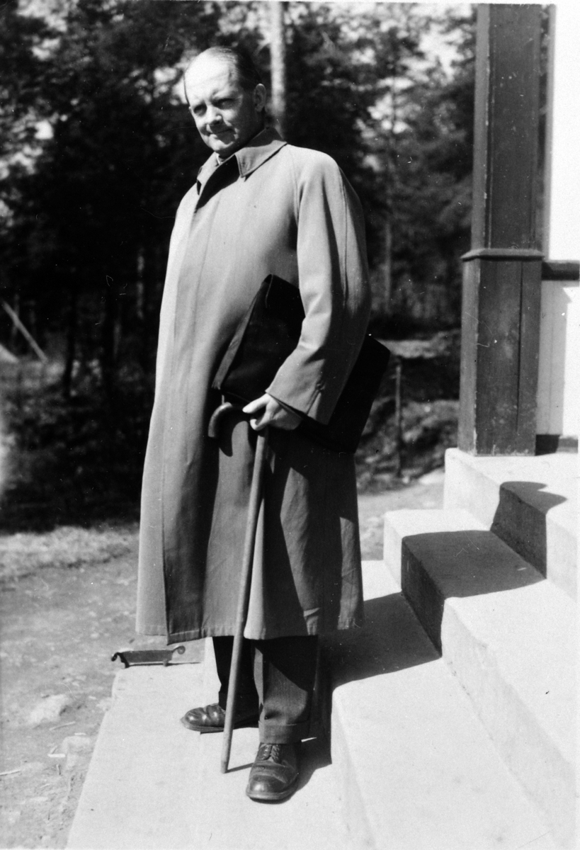 Anno Domkirkeodden, Bertram D. Brochmann (1881-1956), sønn av sognepresten i Ringsaker. Satt som stortingsmann i en periode, stiftet Samfundspartiet, Folkets hus, Moelv.