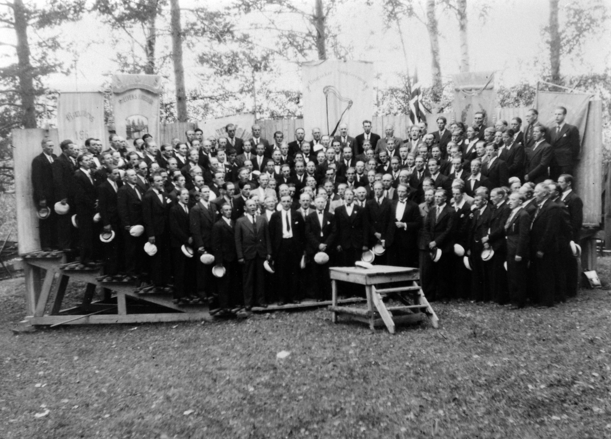 Anno Domkirkeodden, Felleskor, sangerstevne i Ødegårdslunden, Brøttum, Ringsaker, 1947. Ingen navn.