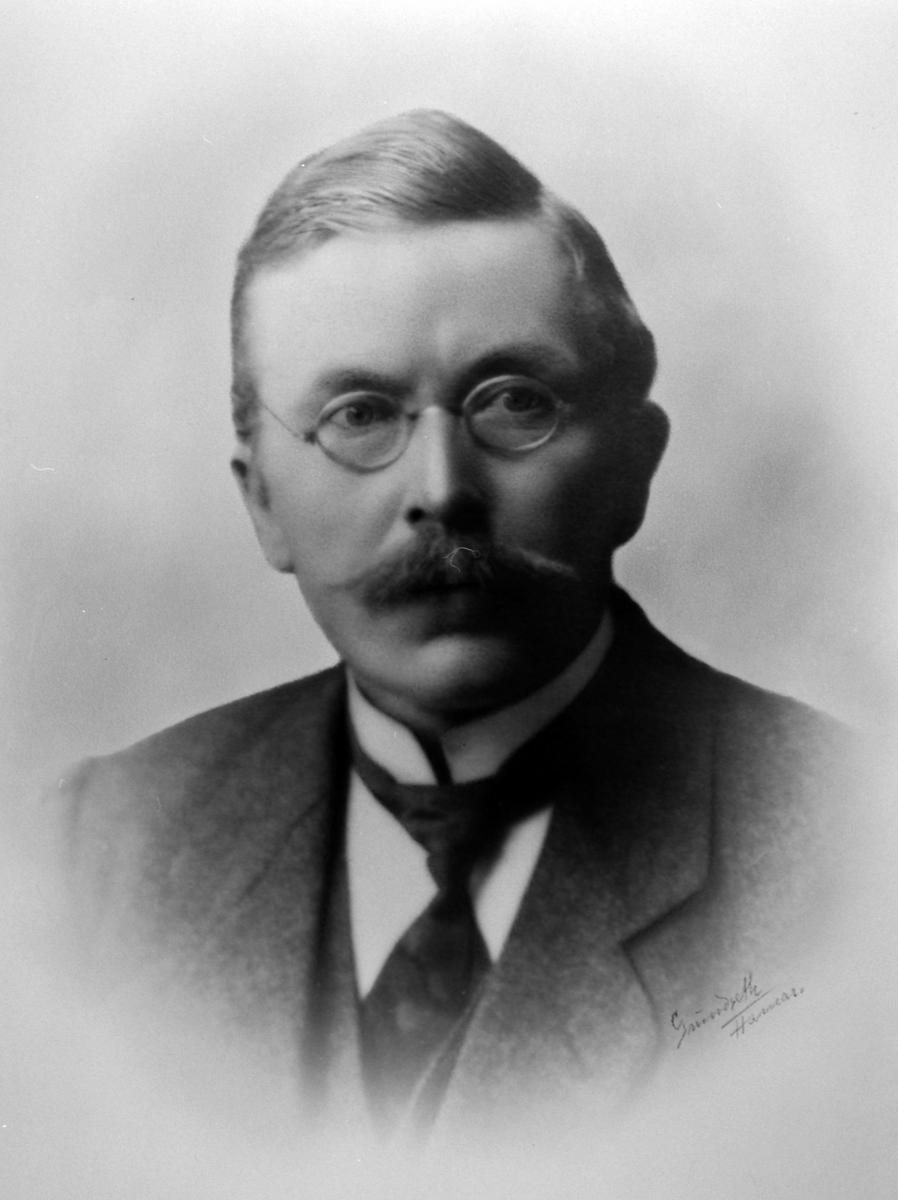 Anno Domkirkeodden, Portrett, Iver Prestkværn, født Gran på Hadeland, lærer ved Ringsaker Amtskole 1903-33, organist og musiker.