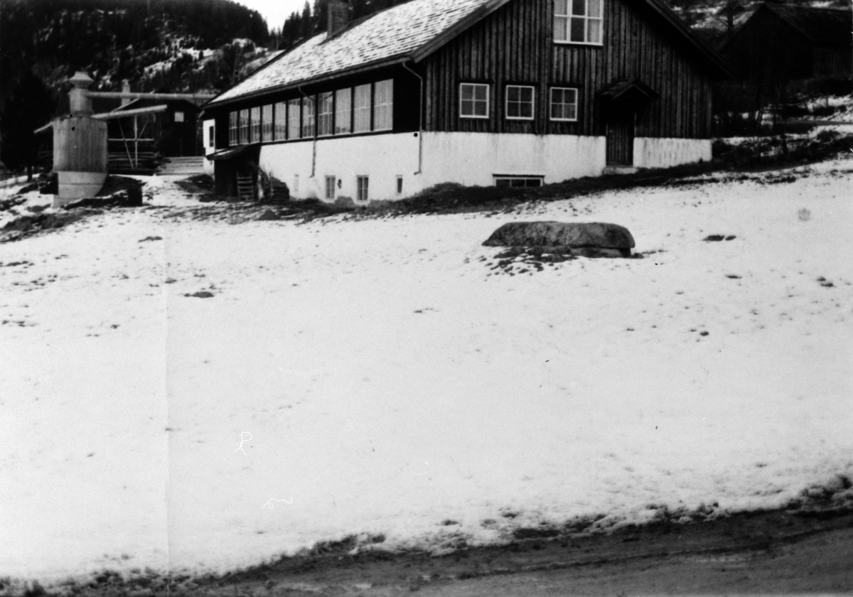 Anno Domkirkeodden, Eksteriør Ring Møbelfabrikk, Ring, Hedmark. Det første produksjonslokale til Finn Lie. 1952.