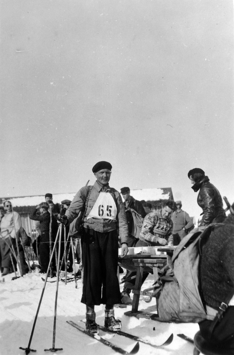Anno Domkirkeodden, Birkebeinerrennet, skiløpere på matstasjon.