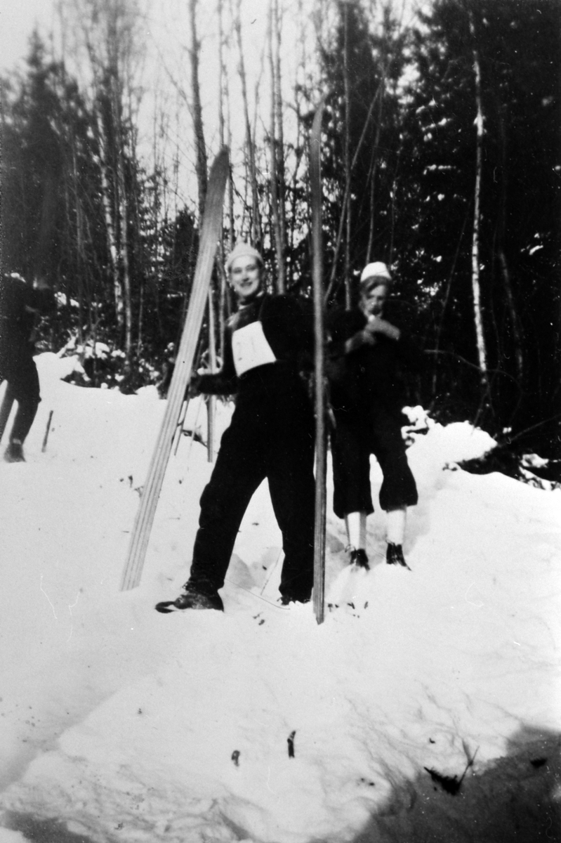 Anno Domkirkeodden, Rud samvirkelag, skirenn "Rudrennet", Andreas Andreassen med hoppski, Veldre, Ringsaker.