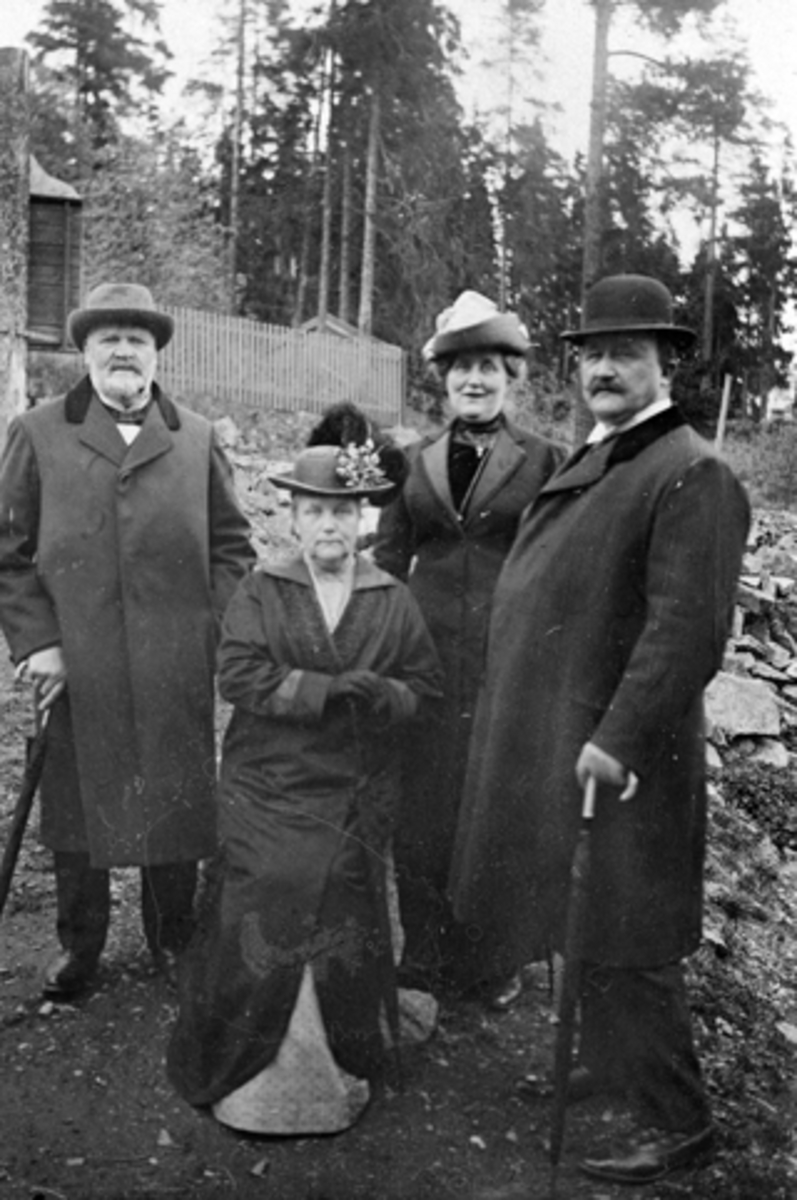 Anno Domkirkeodden, Ansten Simenstad, Dina Simenstad, Alette og Carl Andresen i Holmenkollen.