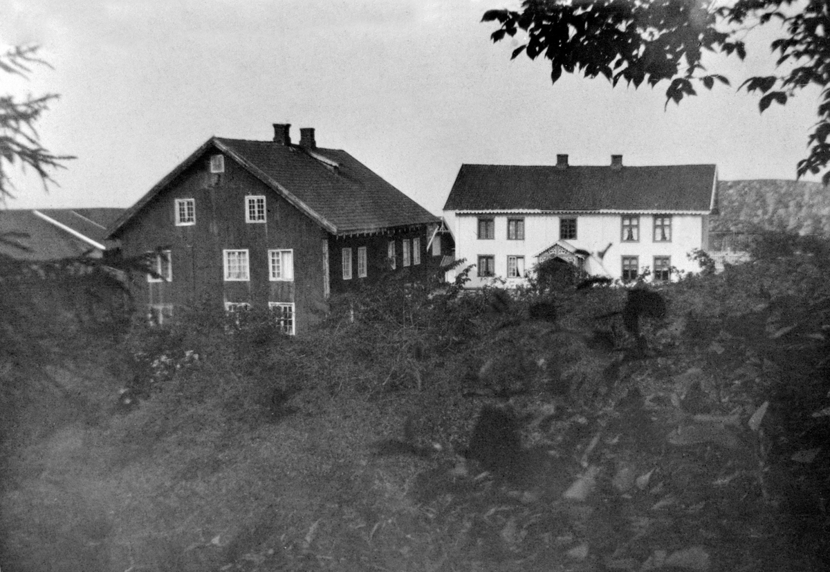 Anno Domkirkeodden, Simenstad gard i Veldre. Bnr. 138-1. Hovedbygningen var dengang rød i 1913.