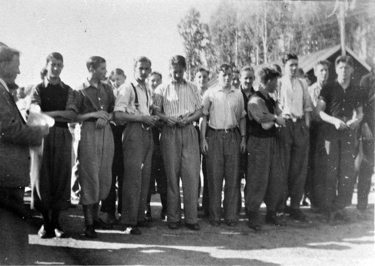 Anno Domkirkeodden, Fram Idrettslag, gangdagen i Brumunddal, prøve for gangmerket, menn på start, 22. mai 1938.