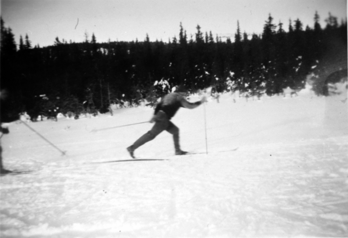 Anno Domkirkeodden, Skisamling, fint driv over myra, ukjent person.
