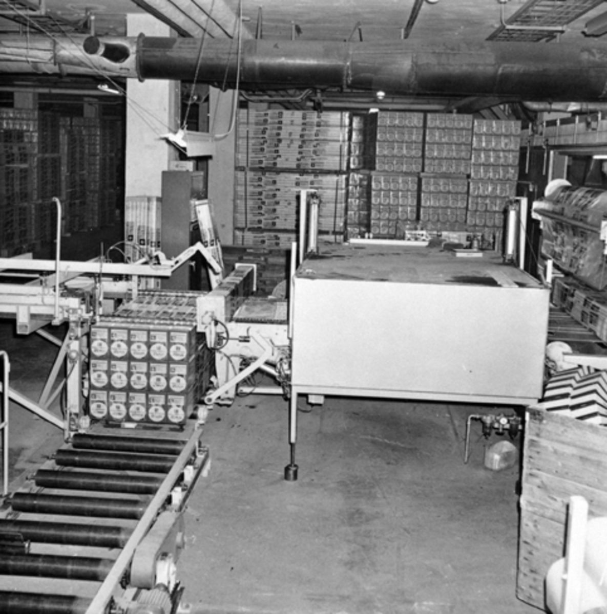 Anno Domkirkeodden, Berger Langmoen A/S, Brumunddal. Interiør, parkettfabrikken. Pakkemaskin.