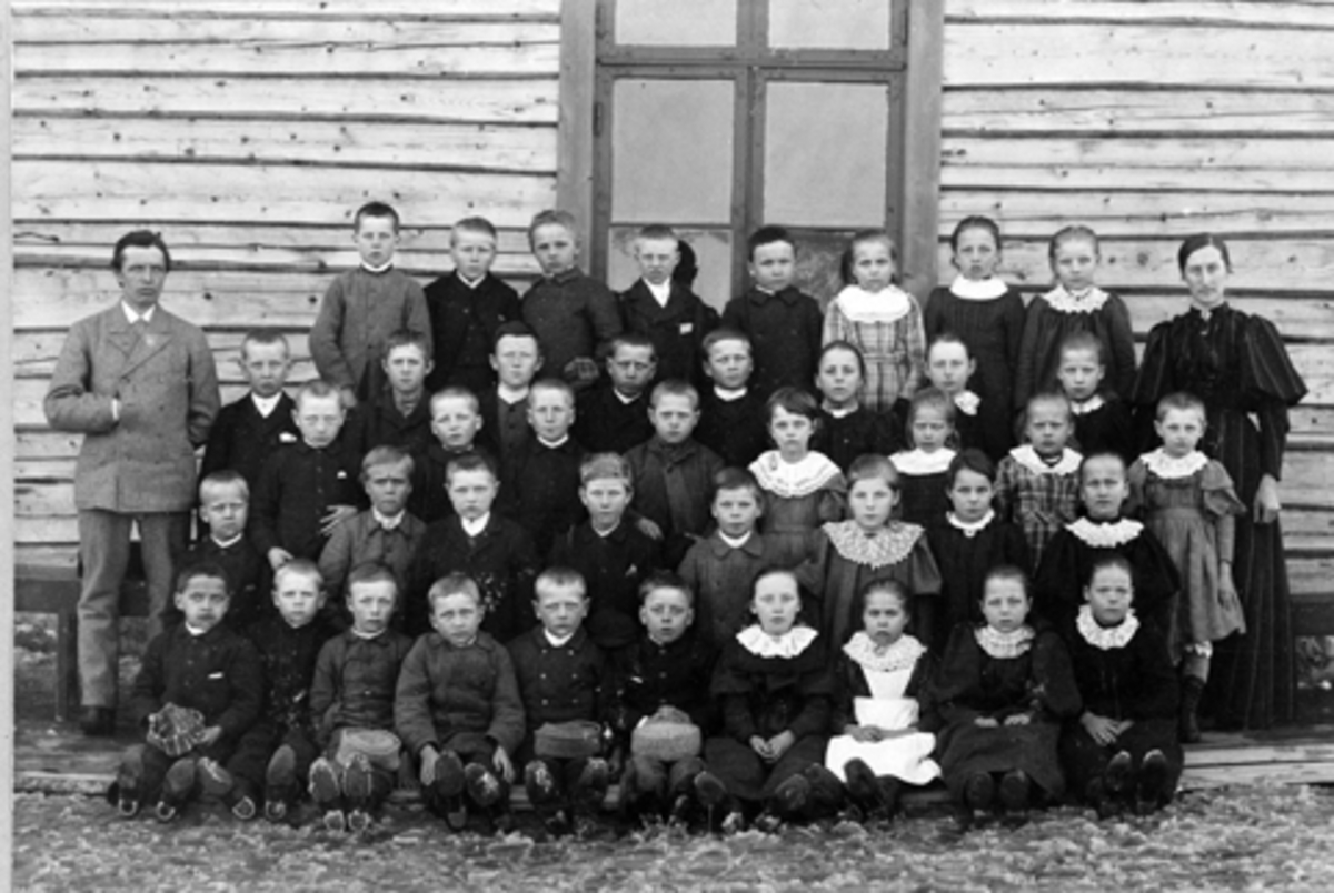 Anno Domkirkeodden, Elever og lærere ved Gaalaas skole (Gålås), Furnes Ringsaker.