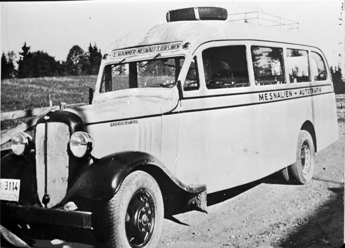 Ukjent, Buss, Chevrolet, fra Mesnalien autotrafikk, Reg. nr. D-3114, rute L. hammer- Mesnali - Sjursjøen = Sjusjøen.