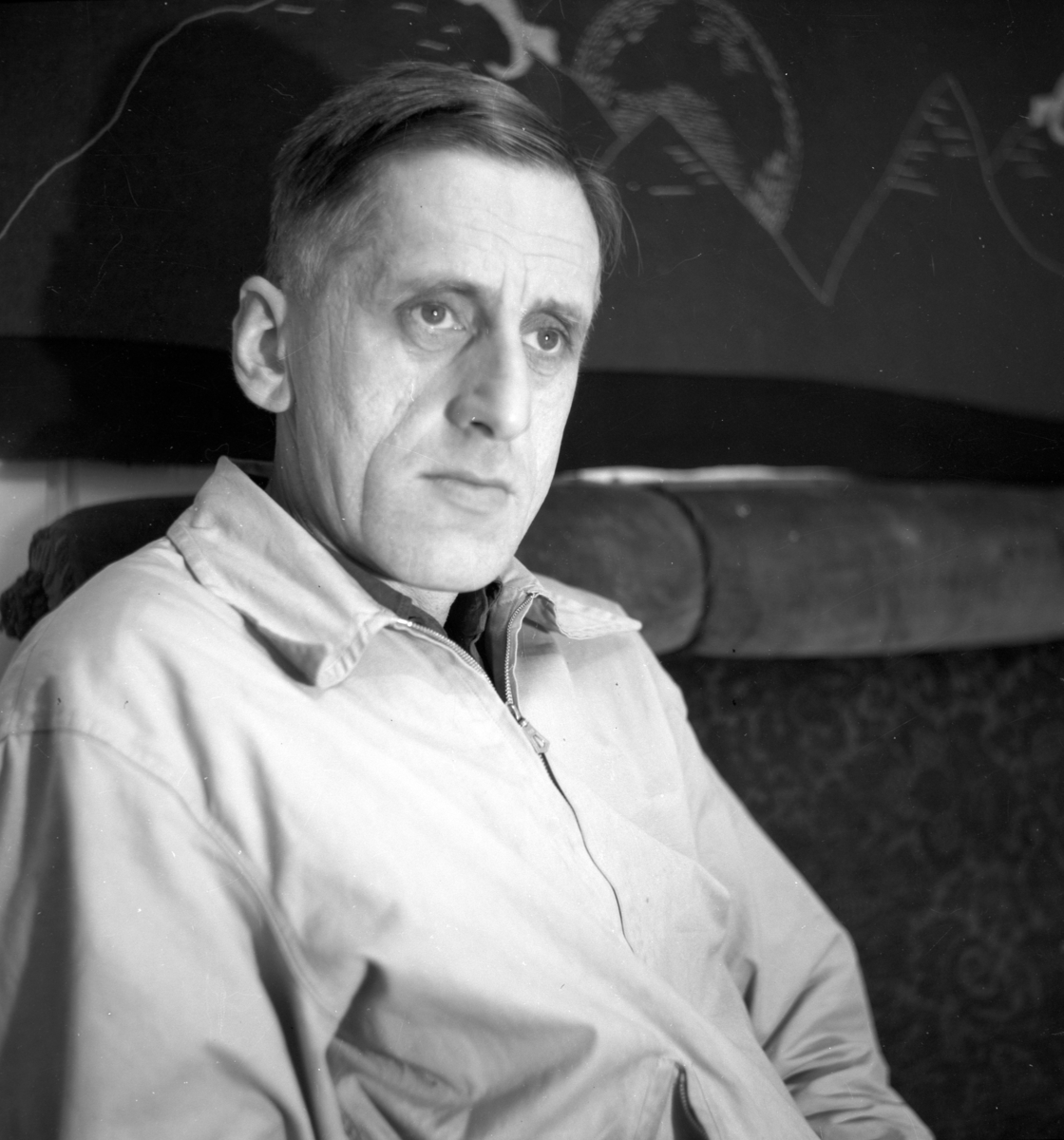 Håkon Prestkværn, Portrett mann. Sverre Baardseth. Født i 1916. Sønn av Dagny og Simen Baardseth. Sverre var elektriker, og ansatt ved Ringsaker og Nes Kraftanlæg. Bilde er tatt oktober 1955